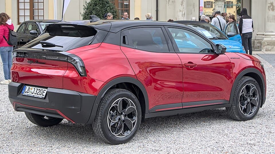 Alfa Romeo Junior Elettrica — representative Alfa Romeo EV/PHEV for diagnostic code coverage