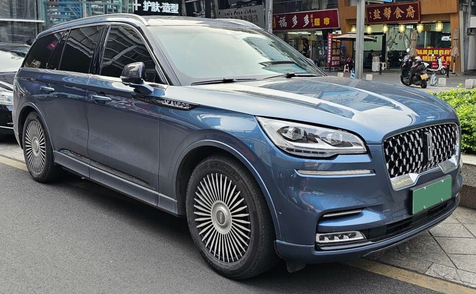 Lincoln Aviator PHEV electric vehicle