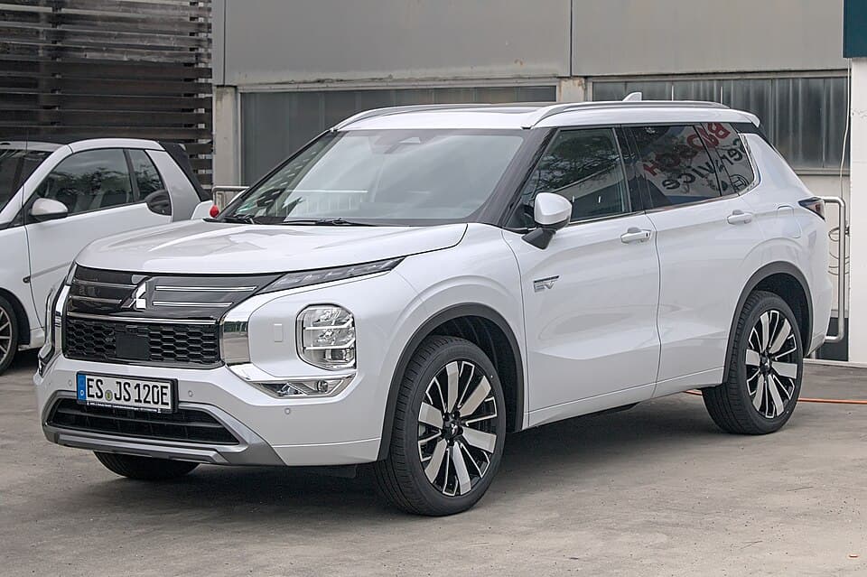 Mitsubishi Outlander PHEV — representative Mitsubishi EV/PHEV for diagnostic code coverage
